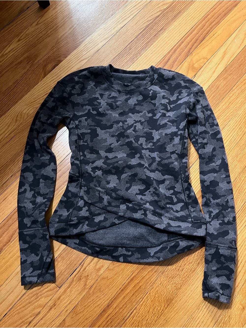 Lululemon Close to Crossing Long Sleeve Shirt Rulu Size 6 THUMBHOLES